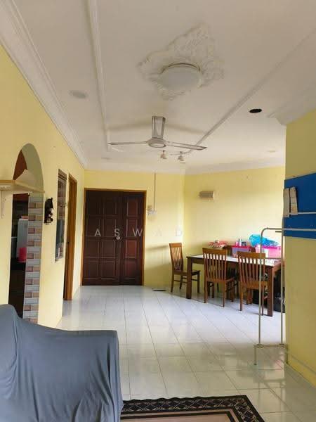 Apartment for Sale at Desa Bayan Apartment - Aswad . - Living Room - PropertyGuru.com.my
