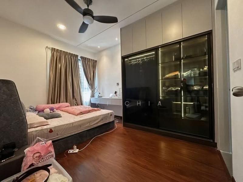 Kediaman Servis untuk Dijual di Gaya Resort Homes - Suki Chia - Bedroom - PropertyGuru.com.my