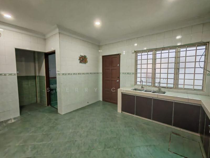 Rumah Teres 2-Tingkat untuk Disewa di Selayang (Selangor) - Sherry Chang - Kitchen - PropertyGuru.com.my
