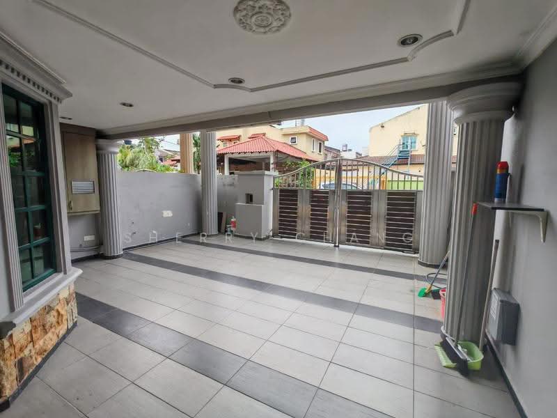 Rumah Teres 2-Tingkat untuk Disewa di Selayang (Selangor) - Sherry Chang - Car Park - PropertyGuru.com.my