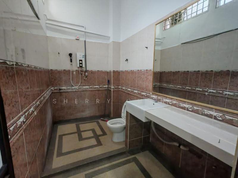 Rumah Teres 2-Tingkat untuk Disewa di Selayang (Selangor) - Sherry Chang - Bathroom - PropertyGuru.com.my