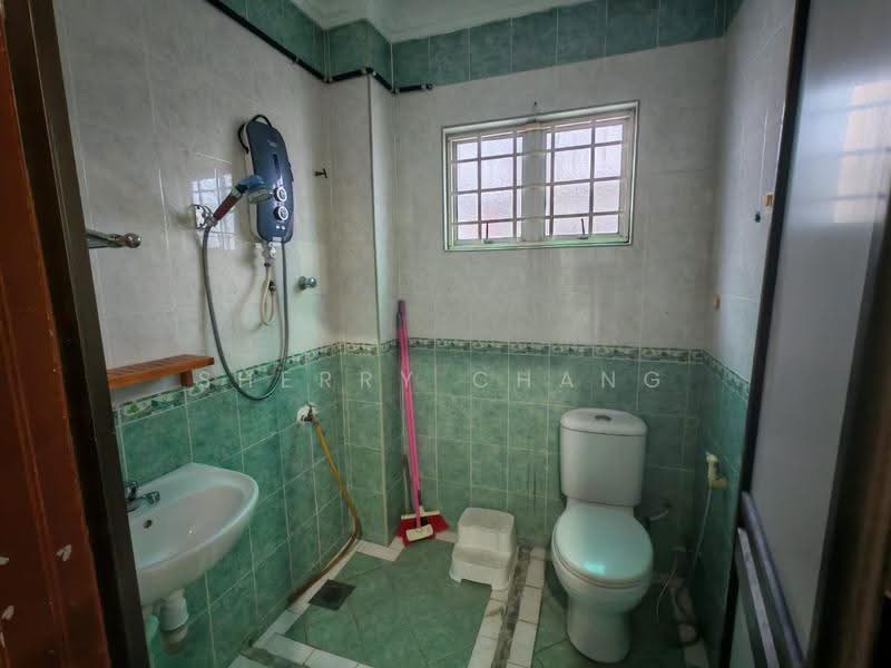 Rumah Teres 2-Tingkat untuk Disewa di Selayang (Selangor) - Sherry Chang - Bathroom - PropertyGuru.com.my