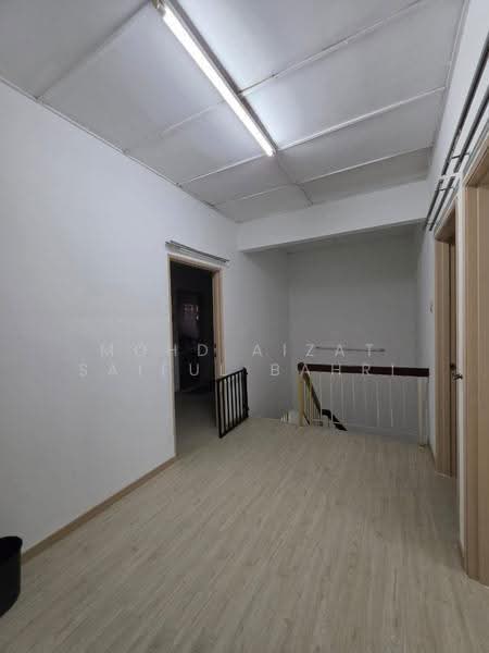 Rumah Teres 2-Tingkat untuk Dijual di Taman TTDI Jaya (Shah Alam) - Mohd Aizat Saiful Bahri - Corridor - PropertyGuru.com.my