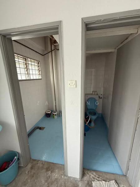 Shop / Office for Rent in Taman Bayu Perdana (Klang) - Zaena Ng - Bathroom - PropertyGuru.com.my