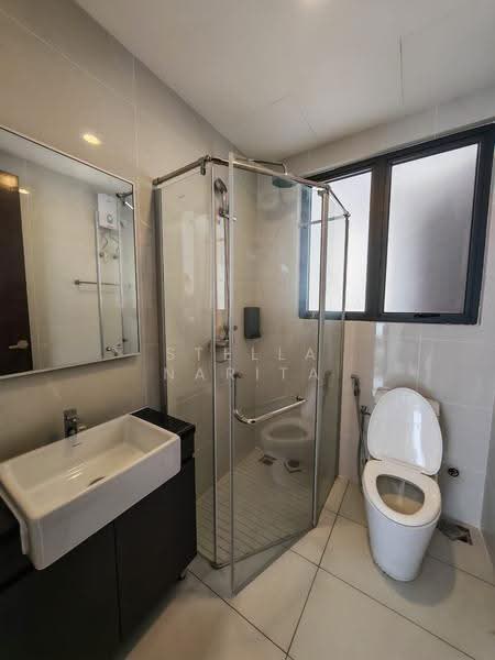 Condominium for Rent at Kings Bay @ Country Garden Danga Bay - Stella Narita - Bathroom - PropertyGuru.com.my