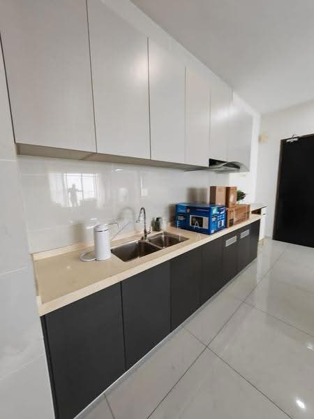 Condominium for Rent at Kings Bay @ Country Garden Danga Bay - Stella Narita - Kitchen - PropertyGuru.com.my