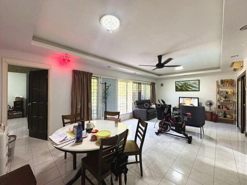Condominium for Sale at Greenlane Park - Jen Choo - Living Room - PropertyGuru.com.my