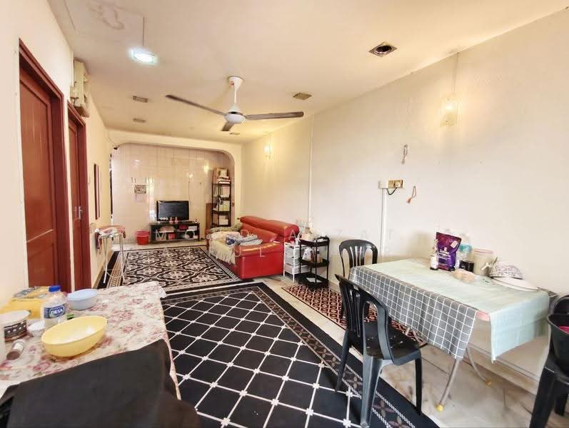 Rumah Teres 1-Tingkat untuk Dijual di Seksyen 51a (Petaling Jaya) - Mohd Aizat Saiful Bahri - Living Room - PropertyGuru.com.my