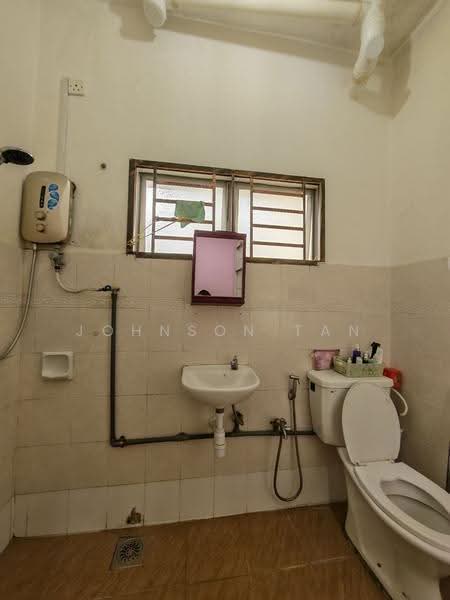 Townhouse for Sale in Johor Bahru (Johor) - Johnson Tan - Bathroom - PropertyGuru.com.my