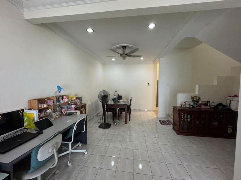 Rumah Teres 2-Tingkat untuk Dijual di Bandar Bukit Tinggi 2 (Klang) - Zaena Ng - Living Room - PropertyGuru.com.my