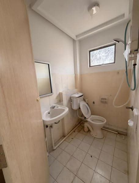 Pangsapuri untuk Dijual di Fortune Court - TF Lee - Bathroom - PropertyGuru.com.my