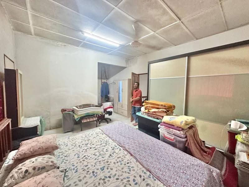 Rumah Teres untuk Dijual di Taman Rakan (Kajang) - Luqman Ramli - Bedroom - PropertyGuru.com.my