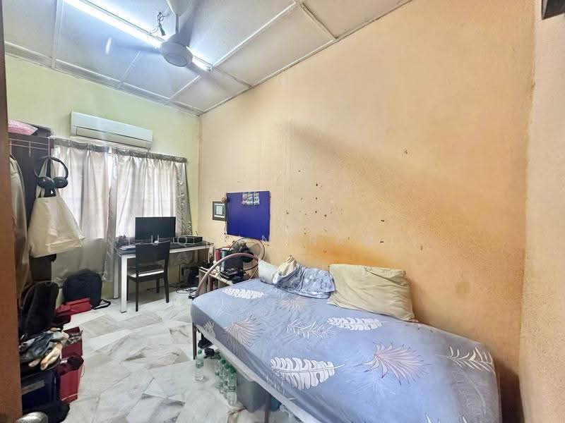 Rumah Teres untuk Dijual di Taman Rakan (Kajang) - Luqman Ramli - Bedroom - PropertyGuru.com.my