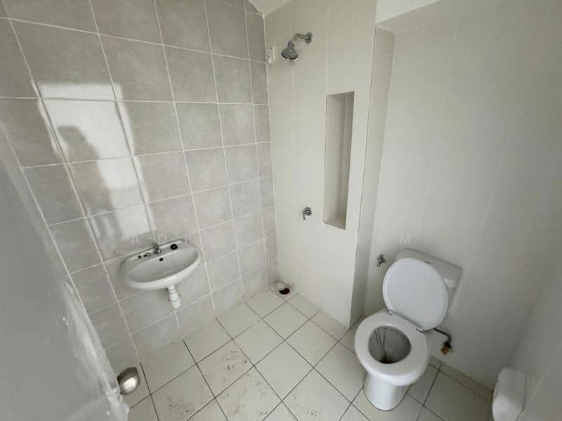 Rumah Teres 2-Tingkat untuk Dijual di Eco Grandeur (Puncak Alam) - Adibah Salim - Bathroom - PropertyGuru.com.my