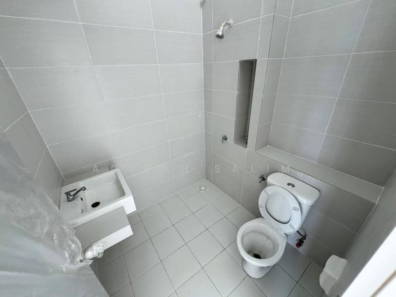 Rumah Teres 2-Tingkat untuk Dijual di Eco Grandeur (Puncak Alam) - Adibah Salim - Bathroom - PropertyGuru.com.my
