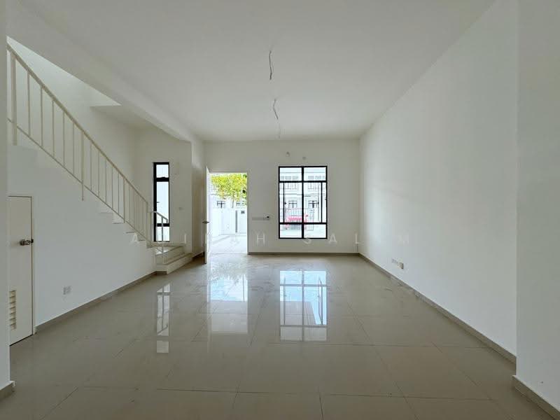 Rumah Teres 2-Tingkat untuk Dijual di Eco Grandeur (Puncak Alam) - Adibah Salim - Living Room - PropertyGuru.com.my