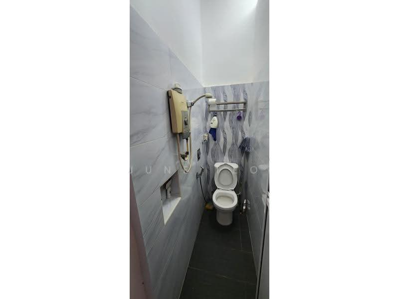 Rumah Teres 1-Tingkat untuk Disewa di Taman Sentosa (Johor Bahru) - June Teo - Bathroom - PropertyGuru.com.my