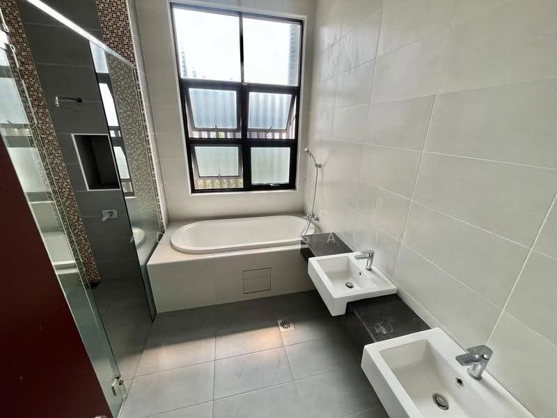 Rumah Berkembar untuk Dijual di Taman Melawati (Ulu Kelang) - Adibah Salim - Bathroom - PropertyGuru.com.my