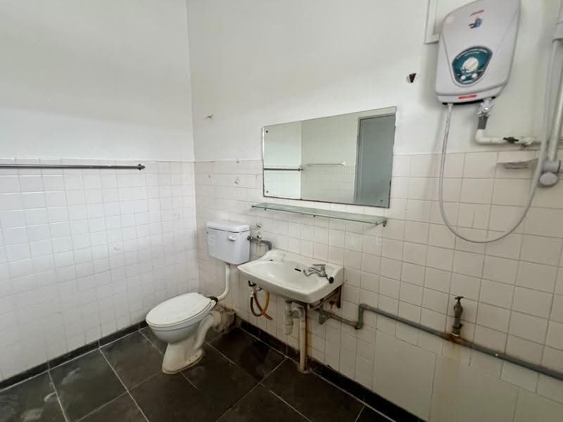 2-storey Terraced House for Sale in SS2 (Petaling Jaya) - Lester Lee - Bathroom - PropertyGuru.com.my