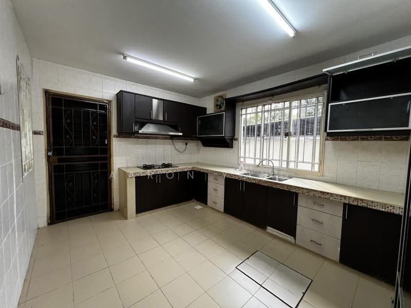 2-storey Terraced House for Sale in Taman Equine (Seri Kembangan) - Aaron Yong - Kitchen - PropertyGuru.com.my
