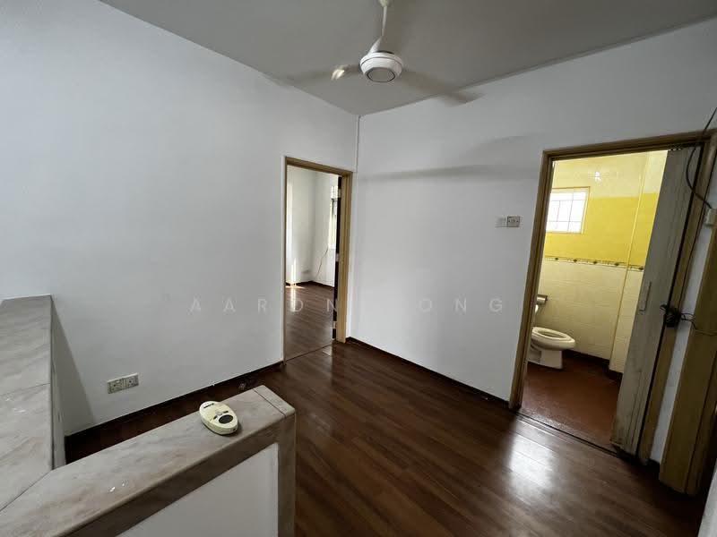 2-storey Terraced House for Sale in Taman Equine (Seri Kembangan) - Aaron Yong - Bathroom - PropertyGuru.com.my