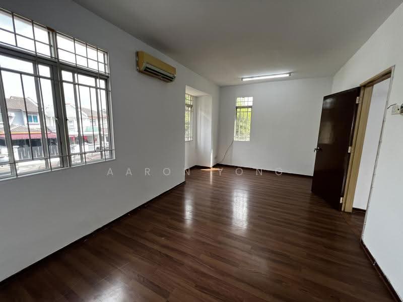 2-storey Terraced House for Sale in Taman Equine (Seri Kembangan) - Aaron Yong - Interior - PropertyGuru.com.my
