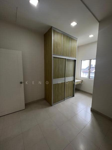 2-storey Terraced House for Rent in Bandar Seri Coalfields (Sungai Buloh) - Keng Hong - Bedroom - PropertyGuru.com.my