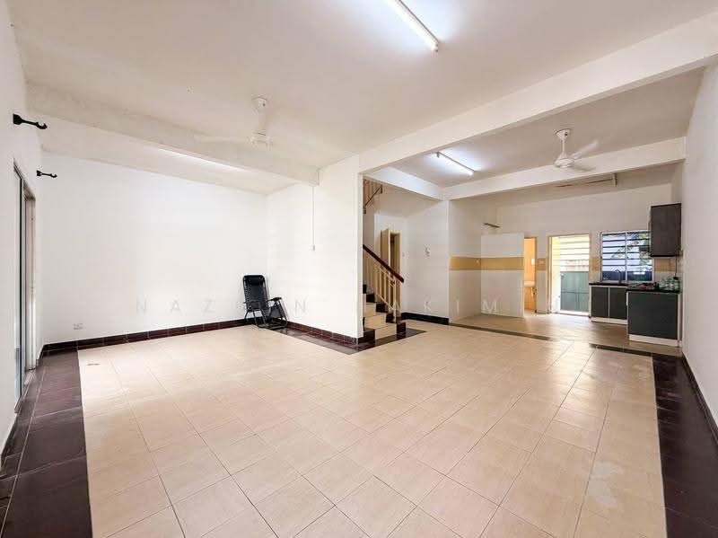 2-storey Terraced House for Sale in Kota Puteri (Batu Arang) - Nazrin Hakimin - Living Room - PropertyGuru.com.my