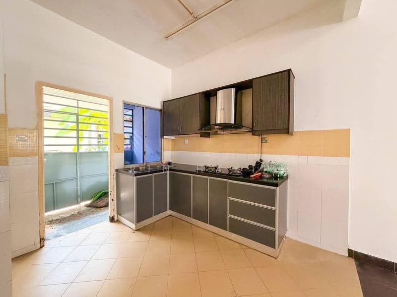 2-storey Terraced House for Sale in Kota Puteri (Batu Arang) - Nazrin Hakimin - Kitchen - PropertyGuru.com.my