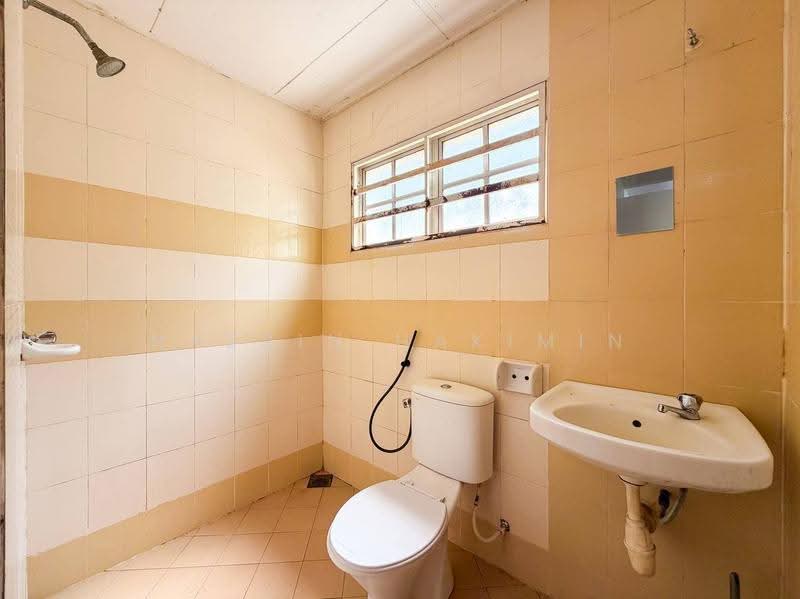 2-storey Terraced House for Sale in Kota Puteri (Batu Arang) - Nazrin Hakimin - Bathroom - PropertyGuru.com.my