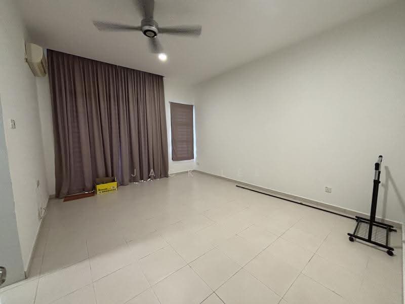 Rumah Teres 2-Tingkat untuk Dijual di Taman Mount Austin (Tebrau) - Jack Lee - Living Room - PropertyGuru.com.my