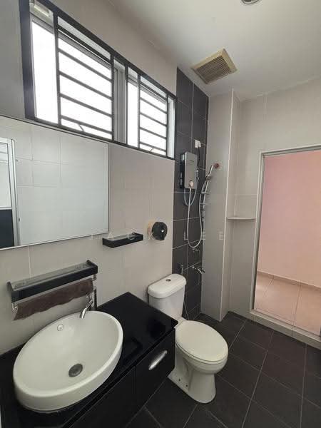 Rumah Teres 2-Tingkat untuk Dijual di Taman Mount Austin (Tebrau) - Jack Lee - Bathroom - PropertyGuru.com.my