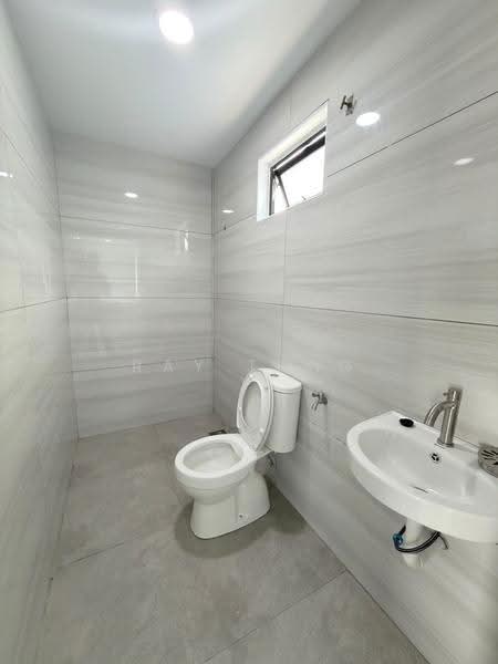 Bungalow House untuk Dijual di Taman Puteri Wangsa (Ulu Tiram) - Ray Tung - Bathroom - PropertyGuru.com.my