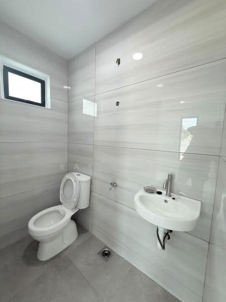 Bungalow House untuk Dijual di Taman Puteri Wangsa (Ulu Tiram) - Ray Tung - Bathroom - PropertyGuru.com.my