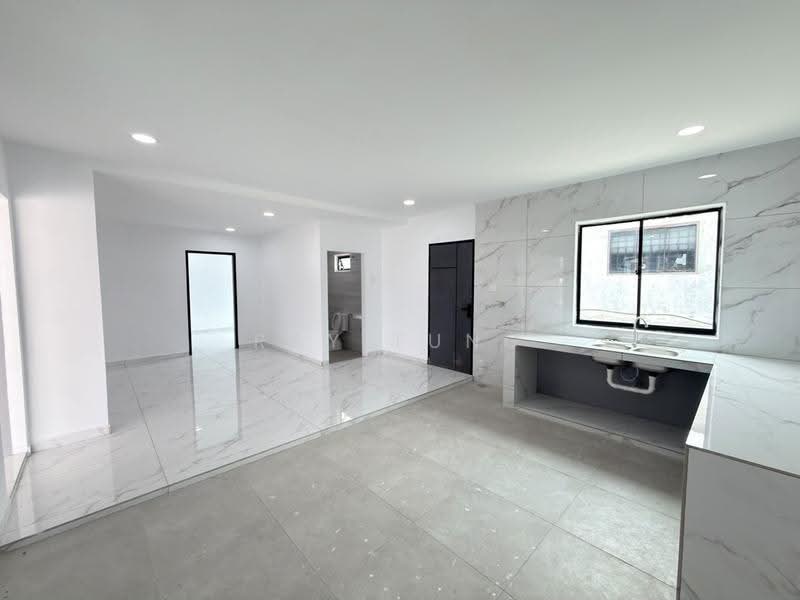 Bungalow House untuk Dijual di Taman Puteri Wangsa (Ulu Tiram) - Ray Tung - Kitchen - PropertyGuru.com.my