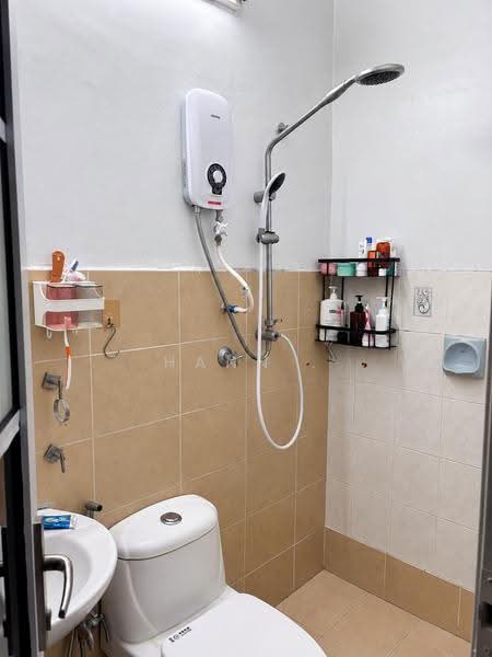 2-storey Terraced House for Sale in TAMAN PUCHONG UTAMA (Puchong) - Hann . - Bathroom - PropertyGuru.com.my