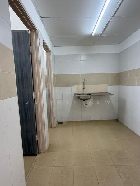 Shop / Office for Rent in Taman Mount Austin (Tebrau) - Valerie Saw - Kitchen - PropertyGuru.com.my