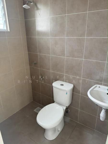 Rumah Teres untuk Disewa di Kuala Selangor (Selangor) - Nurliyana Binti Busari - Bathroom - PropertyGuru.com.my