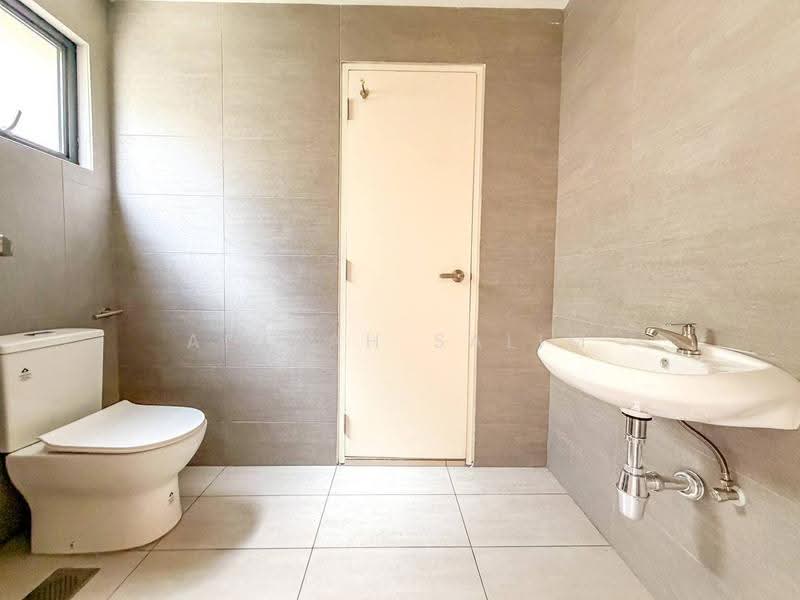 3-storey Terraced House for Sale in Gombak (Selangor) - Adibah Salim - Bathroom - PropertyGuru.com.my