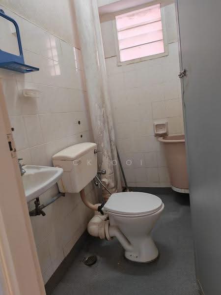 Apartment for Rent at Greenlane Heights Block E - CK Ooi - Bathroom - PropertyGuru.com.my