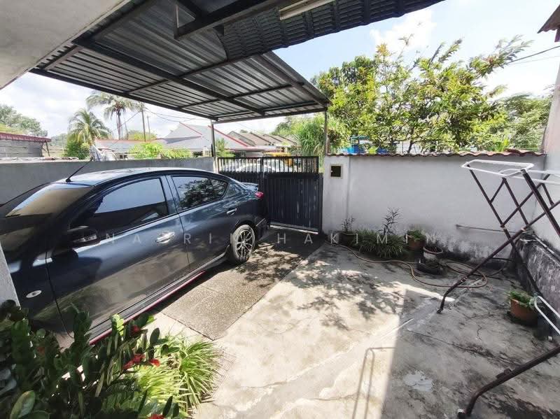 Rumah Teres 1-Tingkat untuk Dijual di Bukit Beruntung (Selangor) - Nazrin Hakimin - Exterior - PropertyGuru.com.my