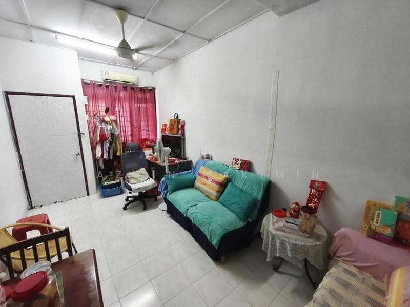 Rumah Teres 1-Tingkat untuk Dijual di Bukit Beruntung (Selangor) - Nazrin Hakimin - Living Room - PropertyGuru.com.my
