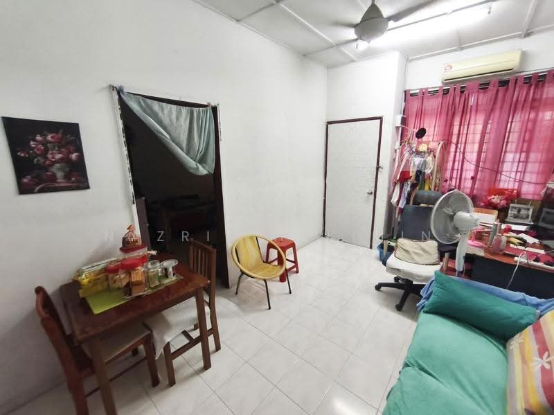 Rumah Teres 1-Tingkat untuk Dijual di Bukit Beruntung (Selangor) - Nazrin Hakimin - Living Room - PropertyGuru.com.my