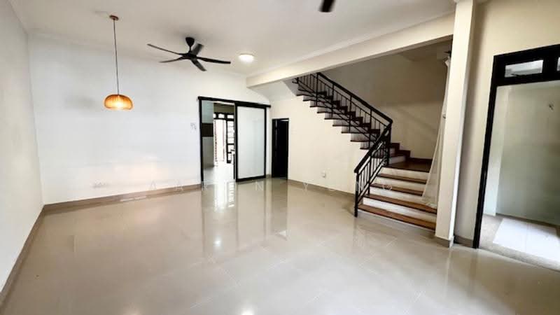 2-storey Terraced House for Sale in Bandar Kinrara (Selangor) - Aaron Yong - Living Room - PropertyGuru.com.my