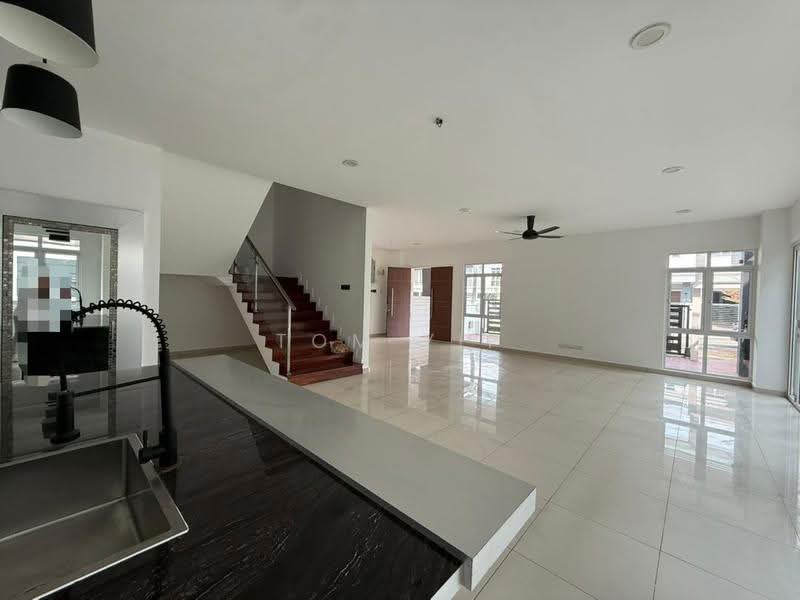 Semi-Detached House for Sale in Amverton Hills (Sungai Buloh) - Tom Yip - Living Room - PropertyGuru.com.my
