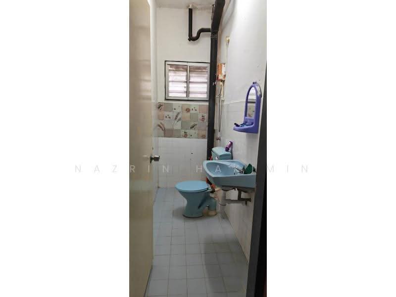 Pangsapuri untuk Dijual di The Astaria - Nazrin Hakimin - Bathroom - PropertyGuru.com.my