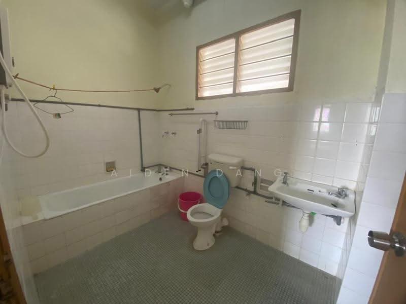 Bungalow House for Sale in Taman Paramount (Petaling Jaya) - Aiden Dang - Bathroom - PropertyGuru.com.my