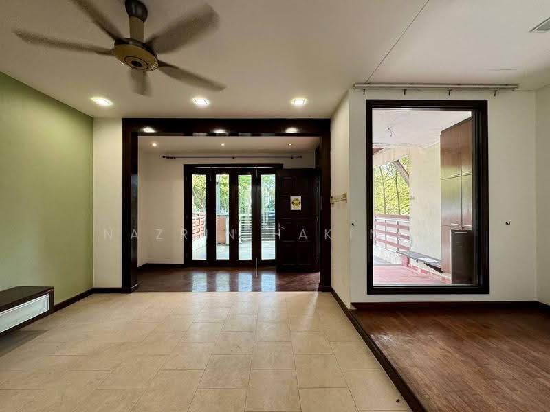 Rumah Teres untuk Dijual di Bukit Jelutong (Shah Alam) - Nazrin Hakimin - Living Room - PropertyGuru.com.my