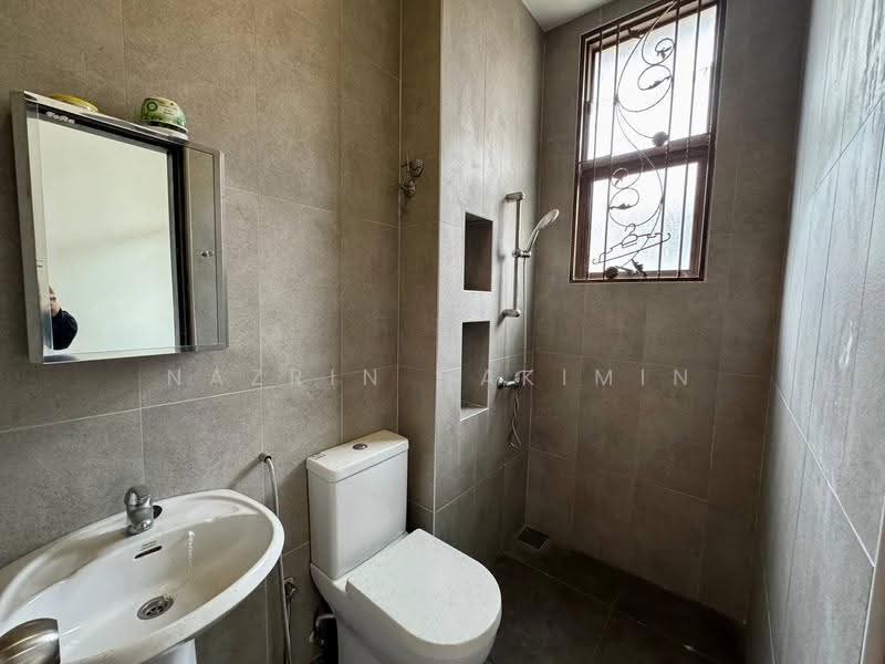 Rumah Teres untuk Dijual di Bukit Jelutong (Shah Alam) - Nazrin Hakimin - Bathroom - PropertyGuru.com.my