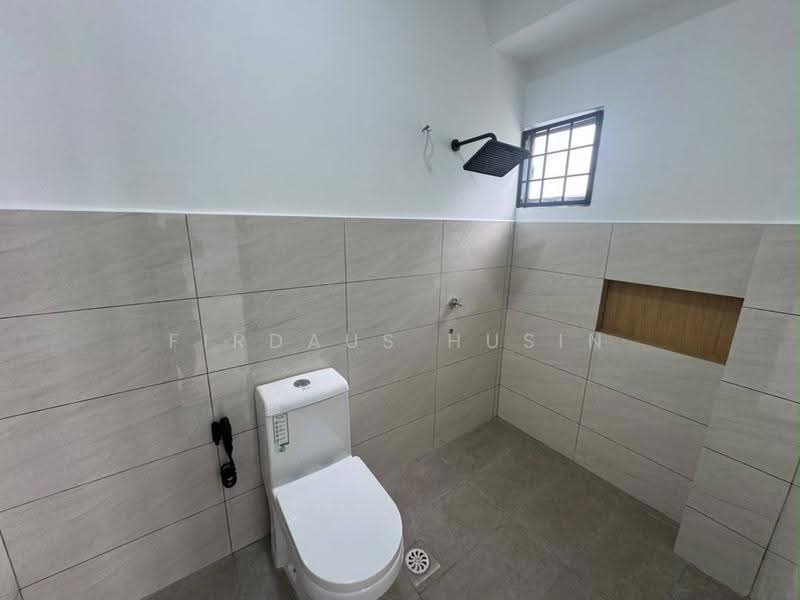 Rumah Teres 2-Tingkat untuk Dijual di Subang Jaya (Selangor) - Firdaus Husin - Bathroom - PropertyGuru.com.my